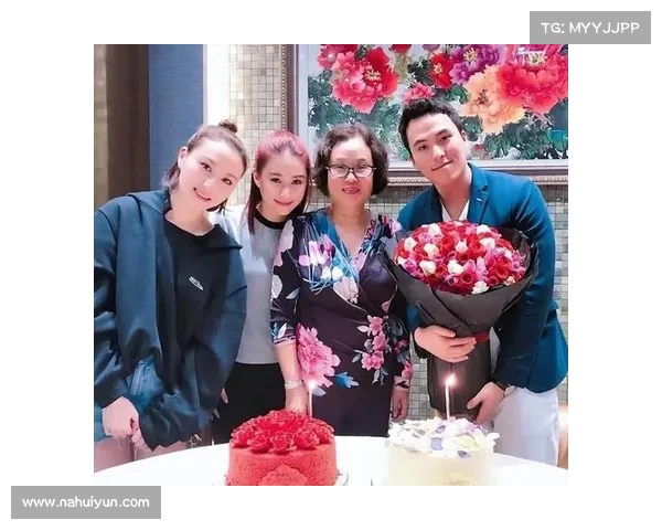 齐娇带领两个女儿学游泳,大女儿身高飙升,疑似遗传赌王三太陈婉珍的优雅气质 齐娇带领两个女儿学游泳,大女儿身高飙升,疑似遗传赌王三太陈婉珍的优雅气质